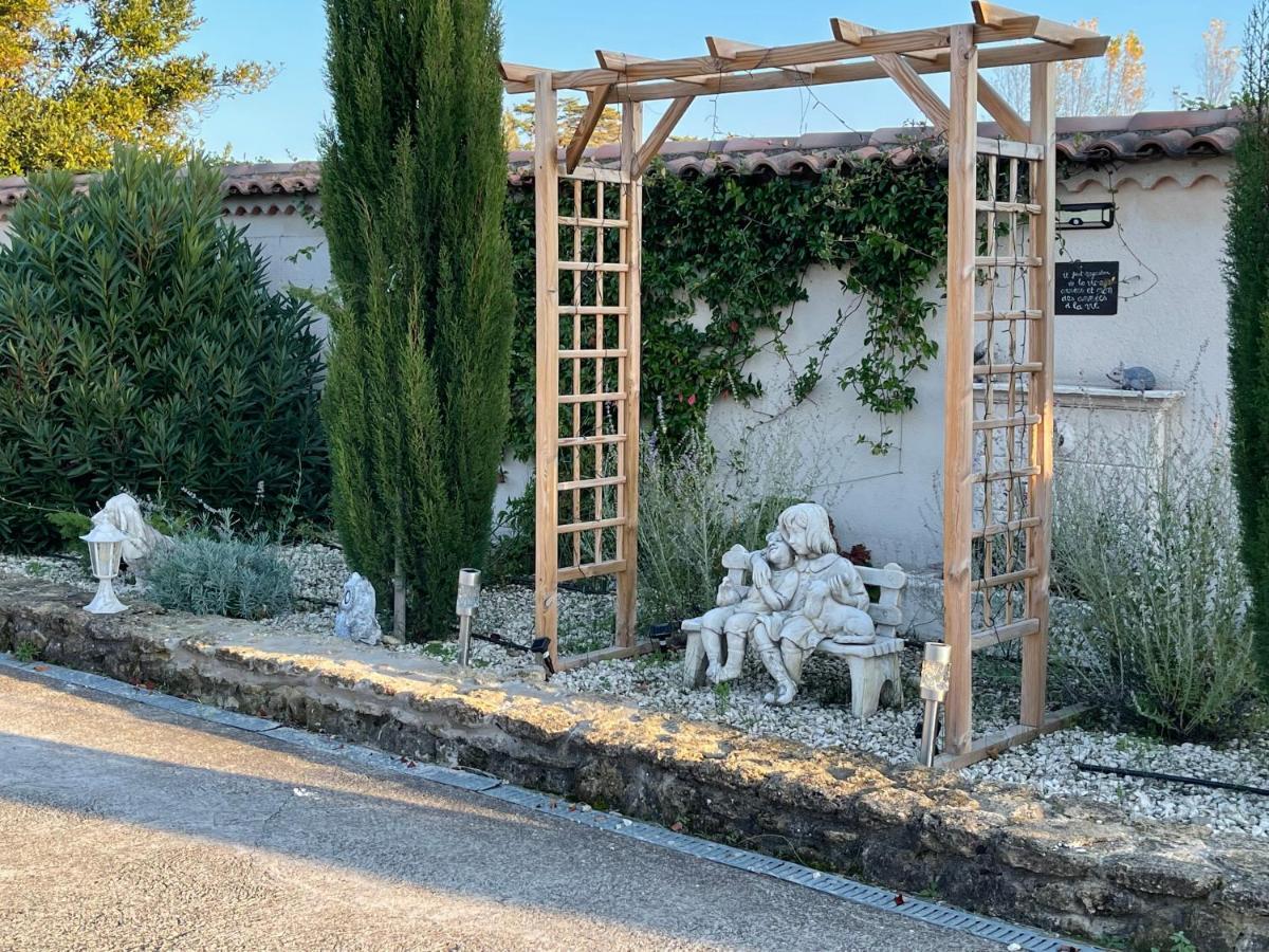 Studio Les Petits Lutins Entraigues-sur-la-Sorgue Bagian luar foto