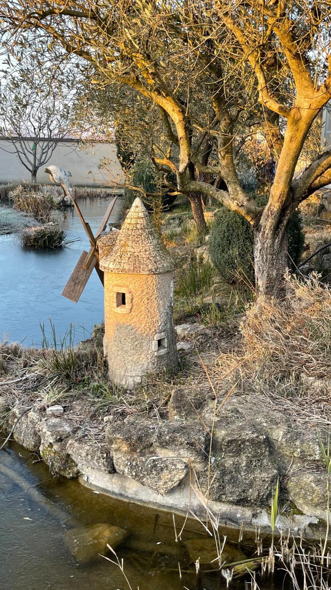 Studio Les Petits Lutins Entraigues-sur-la-Sorgue Bagian luar foto