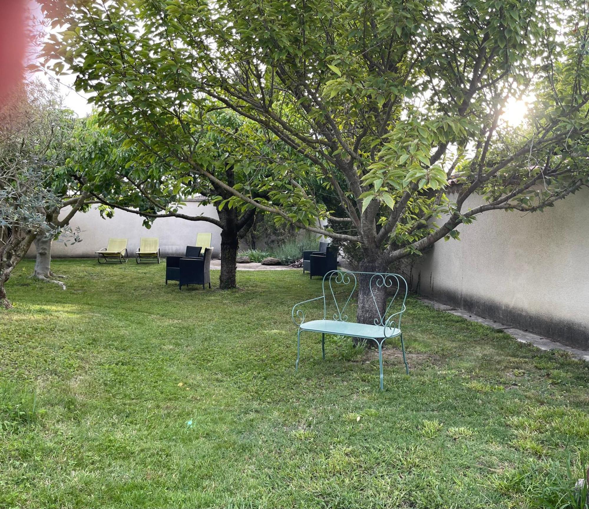 Studio Les Petits Lutins Entraigues-sur-la-Sorgue Bagian luar foto